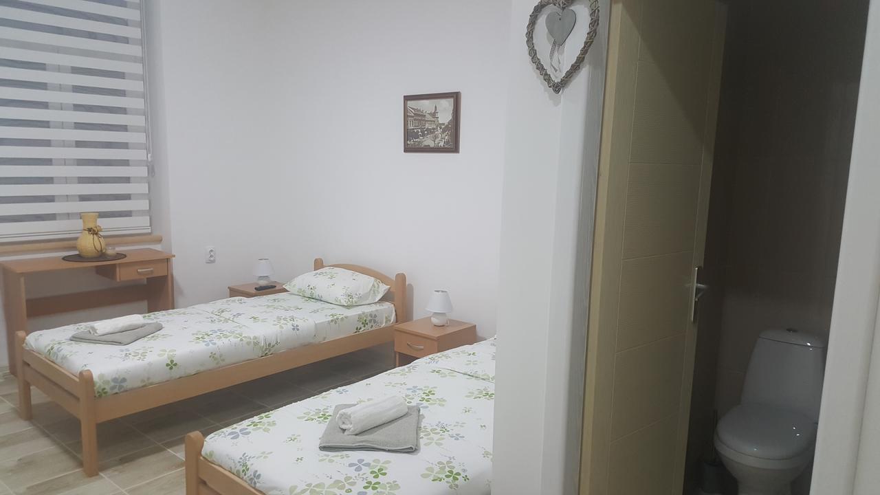 Apartmani Maja ซเรนยานิน ภายนอก รูปภาพ